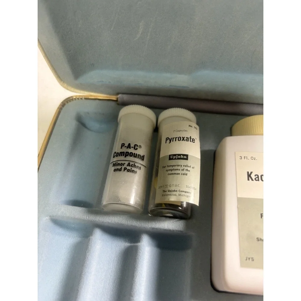 COLLECTIBLE‎ Upjohn Traveling Salesmans Pharmacy Sample Case Incomplete
